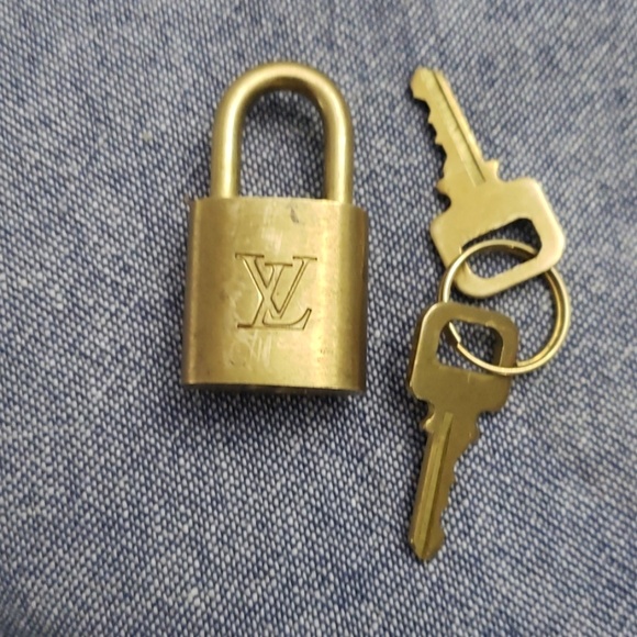Louis Vuitton Other - lock  ❗used ❗